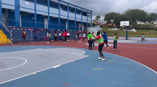 Atelier handball avec la délégation nationale.