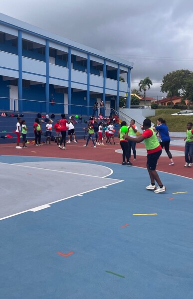 Atelier handball avec la délégation nationale.