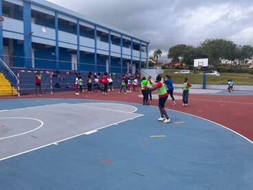Atelier handball avec la délégation nationale.